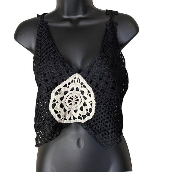 𝅺Native Rose Crotched Black White Open Knit Crop Top - Picture 1 of 7